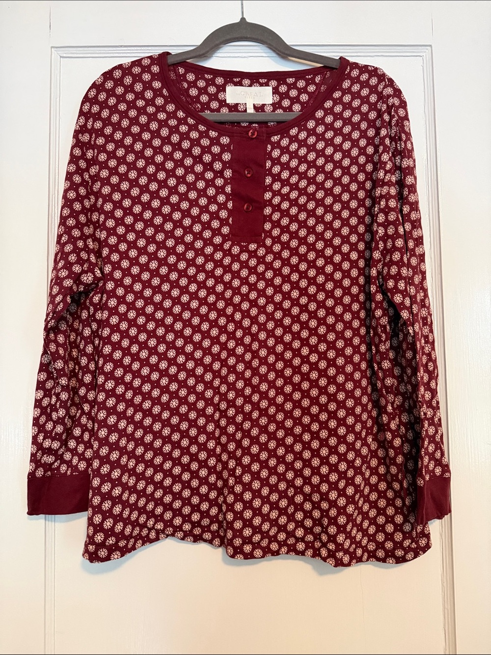 The Great. Women’s Long-Sleeve Henley Top in Burgundy Floral